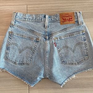 NEW Levi’s Denim Shorts 25